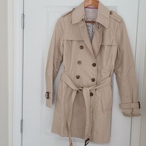 Banana Republic trench coat. Pre-owned. Size M